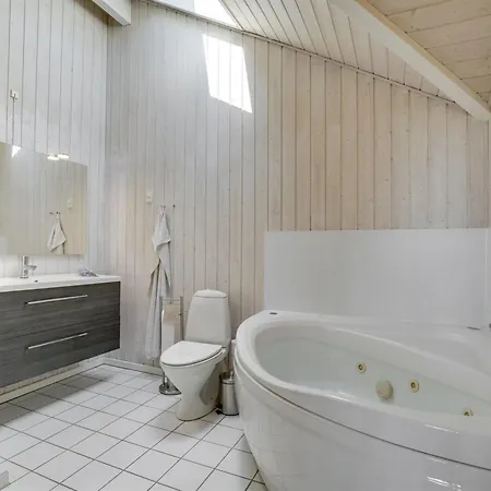 Ferienhaus Kaike - 100m From The Sea By Interhome *